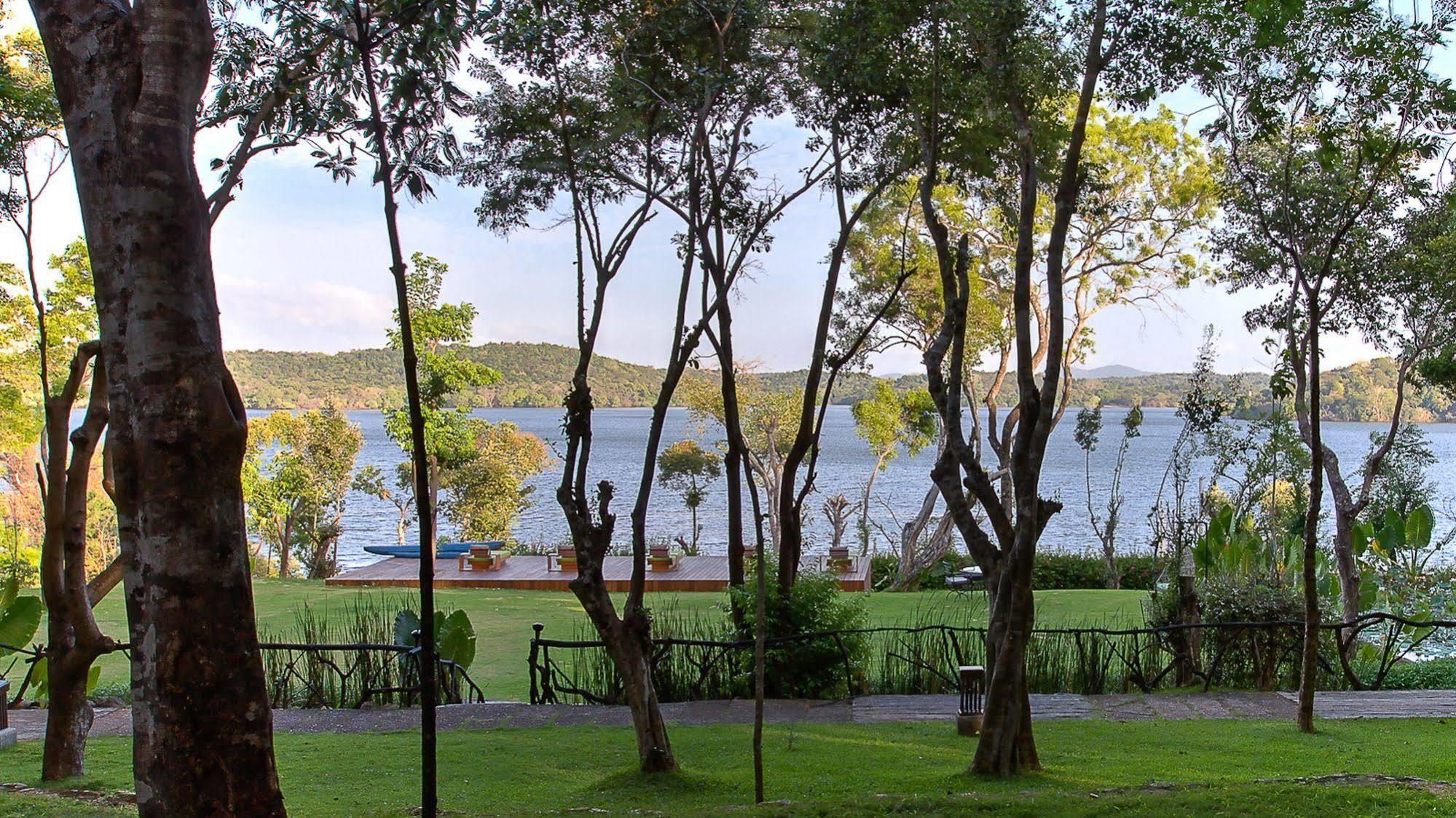 The Deer Park Hotel Giritale Exterior foto
